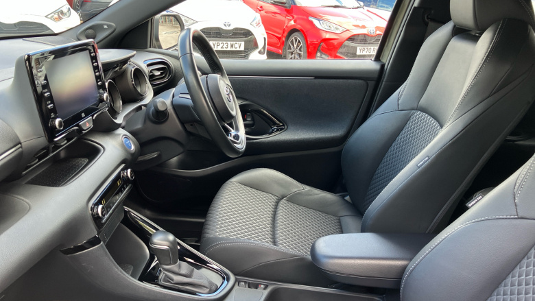 Toyota Yaris 1.5 Hybrid Dynamic 5dr CVT Hybrid Hatchback